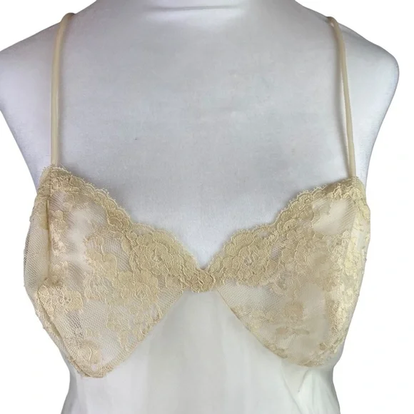 Vintage Vanity Fair lace and nylon nightie with sleeveless matching robe… - Picture 2 of 14